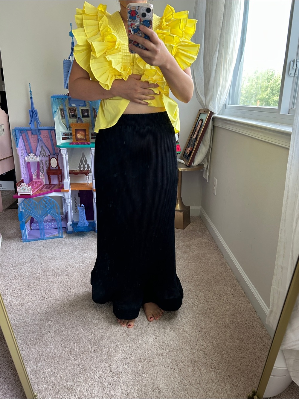 Pleated black long skirt. S